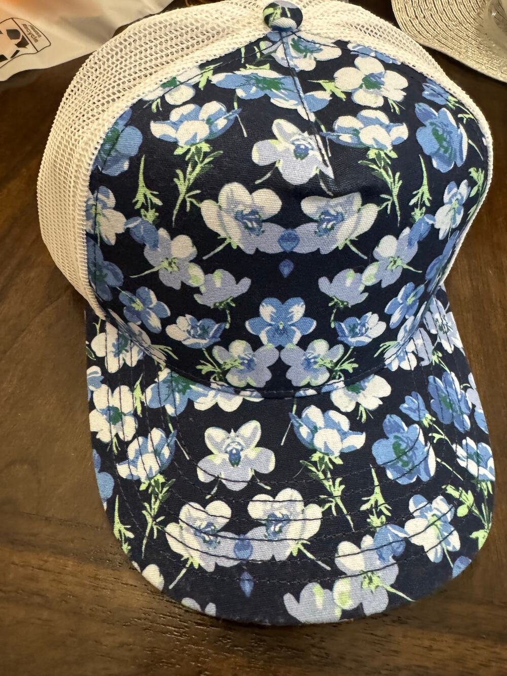 American Eagle Blue & white floral trucker hat with green stems adjustable